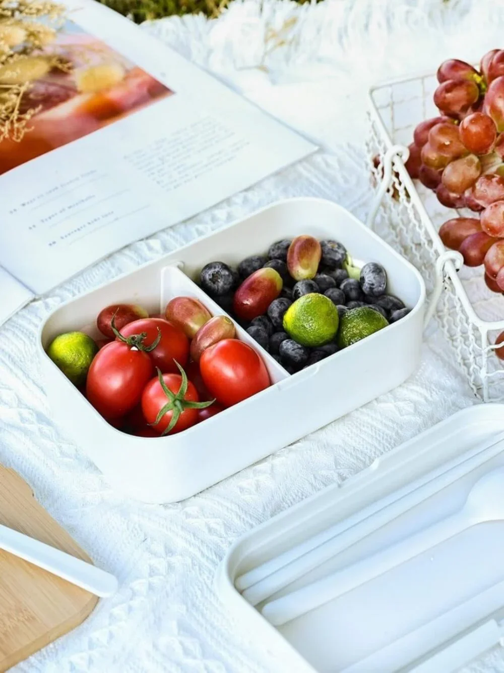 Stylish Bento Box Lunch Container - Bamboo Lid, Microwave & Dishwasher Safe